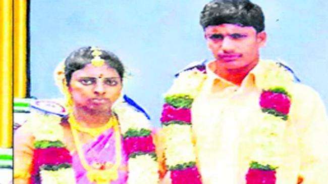 Kanaka Raju and his wife Nandini (File pic) - Sakshi Post