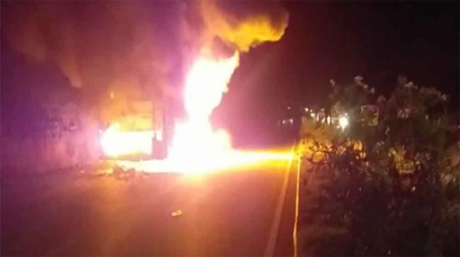 A private travels bus caught fire on the Hyderabad-Bangalore highway - Sakshi Post