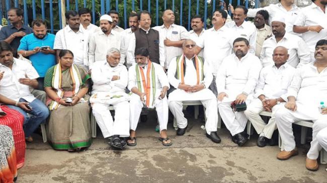 Congress Floor Leader in Assembly Mallu Bhatti Vikramarka began his 36-hour long fast at Indira Park on Saturday - Sakshi Post