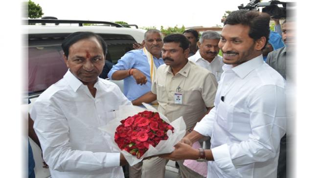 KCR meets YS Jagan Mohan Reddy in Tadepalli&amp;amp;nbsp; - Sakshi Post