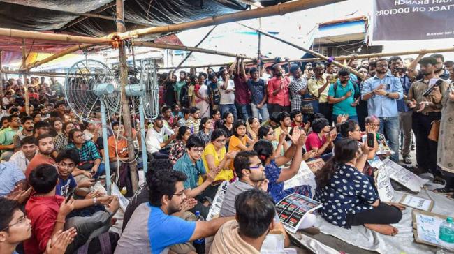 Protesting junior doctors in Kolkata were formally invited for a meeting with Chief Minister Mamata Banerjee on Monday at 3 pm - Sakshi Post