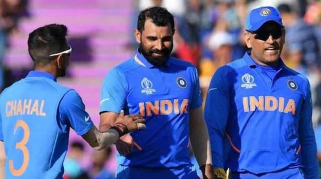 Cricket fans attribute India’s win to MS Dhoni’s cool strategy Cricket fans attribute India’s win to MS Dhoni’s cool strategy - Sakshi Post