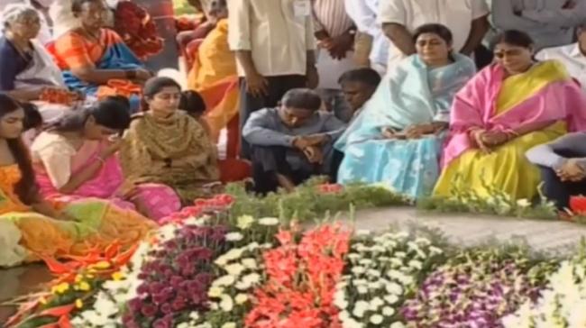 The family held a special prayer meeting to mark the birth anniversary of Dr YSR. The family held a special prayer meeting to mark the birth anniversary of Dr YSR. - Sakshi Post
