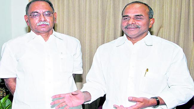 Congress leader KVP Ramachandra Rao with former chief minister YS Rajashekara Reddy Congress leader KVP Ramachandra Rao with former chief minister YS Rajashekara Reddy - Sakshi Post