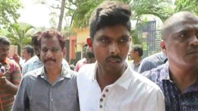YS Jagan Attacker Srinivasa Rao Bail Cancelled - Sakshi Post