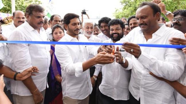 Andhra Pradesh chief minister, YS Jagan Mohan Reddy inaugurated the YSR Congress Party’s central office in Tadepalli on Saturday Andhra Pradesh chief minister, YS Jagan Mohan Reddy inaugurated the YSR Congress Party’s central office in Tadepalli on Saturday - Sakshi Post