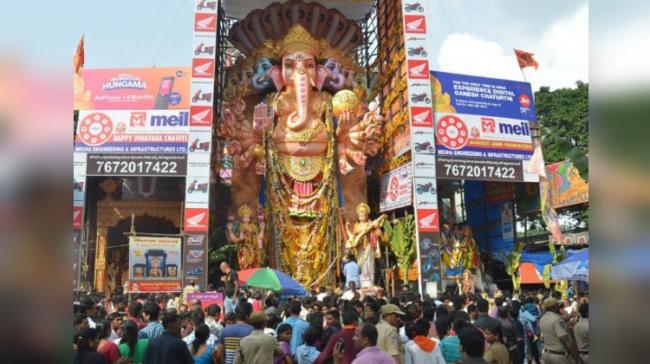 Devotees throng to have a look at the Khairatabad Ganesh idol last year (File Image) - Sakshi Post