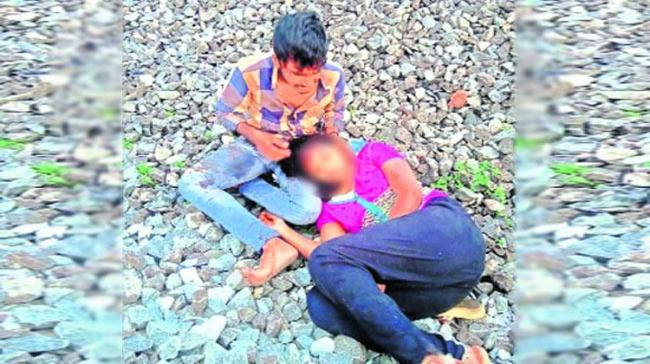 Vizianagaram Couple In Love Jump From Moving Train To End Lives - Sakshi Post