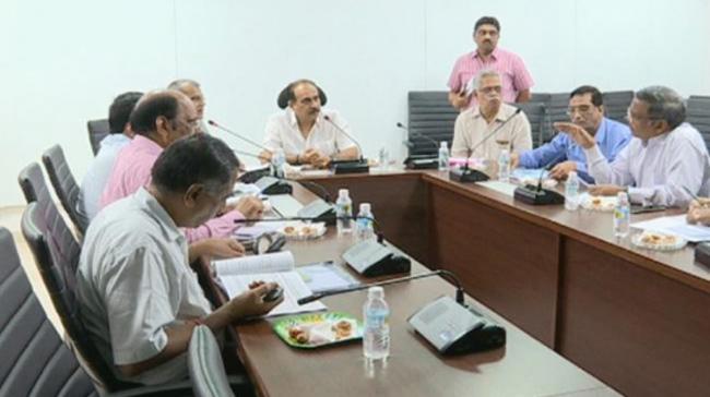 Minister for Energy, Forest and Enviroment Balineni Srinivasa Reddy speaking to the officials, during a high-level review meeting held on power sector at AP Secretariat on Friday Minister for Energy, Forest and Enviroment Balineni Srinivasa Reddy speaking to the officials, during a high-level review meeting held on power sector at AP Secretariat on Friday - Sakshi Post