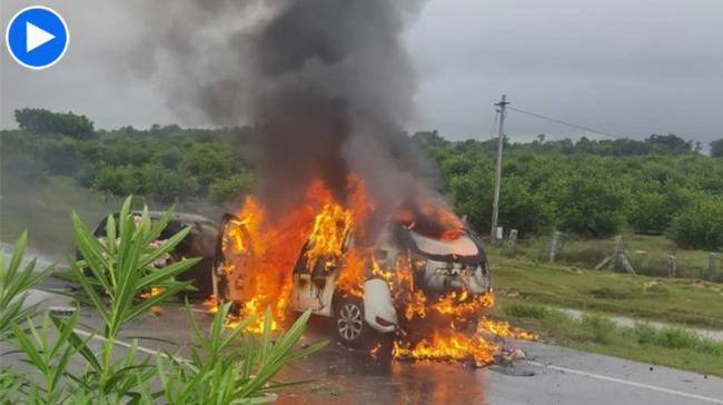 Two Cars Collides on NH 65 And Reduced To Ashes - Sakshi Post