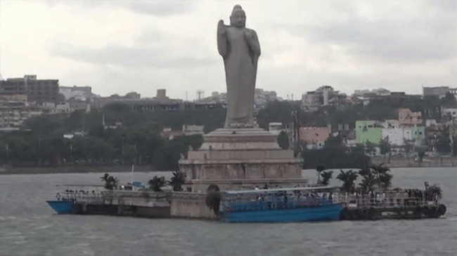 High Tension at Tank Bund, Police Arrests Ashwathama Reddy High Tension at Tank Bund, Police Arrests Ashwathama Reddy - Sakshi Post
