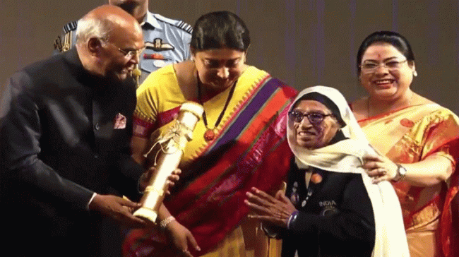 103-years-old Mann Kaur receives the ‘Nari Shakti Puruskar’ from the President, for her achievements in athletics - Sakshi Post
