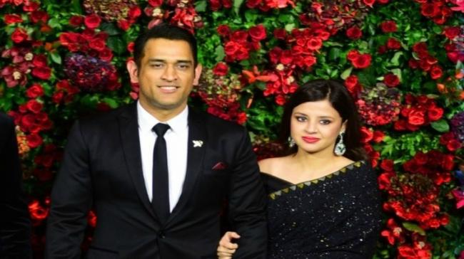 MS Dhoni and Sakshi Singh MS Dhoni and Sakshi Singh
