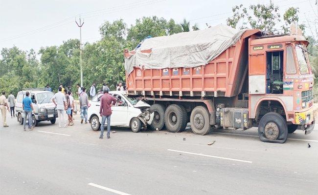 Brother, Sister Killed In Car Accident At Ranasthalam  Brother, Sister Killed In Car Accident At Ranasthalam  - Sakshi Post