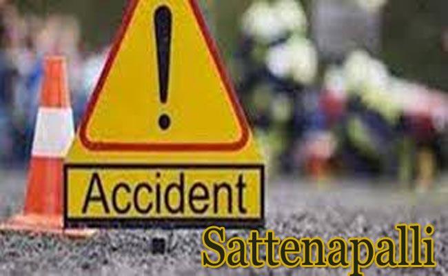 Three UP Migrant Workers Killed In Road Accident Near Sattenapalli,Guntur District - Sakshi Post