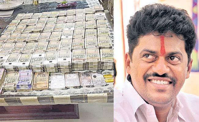 ED raids in Hyderabad: Cash seized from the house of Naiyani Narasimha Reddy's son-in-law Srinivas Reddy - Sakshi Post