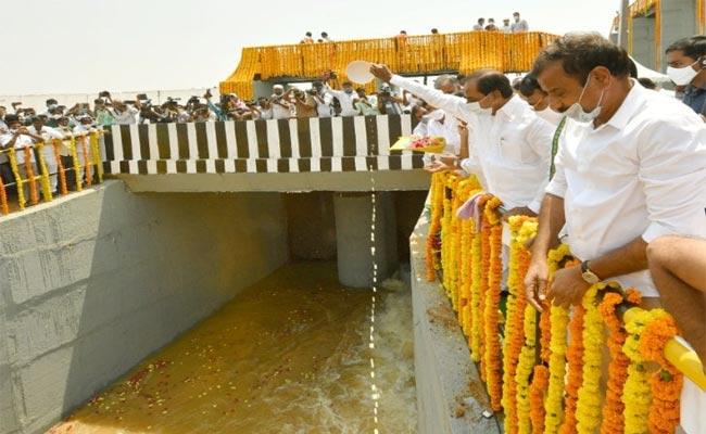 KCR releases Godavari water into Haldi Vagu, Gajwel canal - Sakshi Post