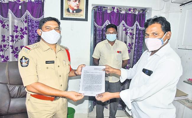 Cases Filed Against Chandrababu In Guntur Over Fake Propaganda On N440K Variant In Guntur - Sakshi Post