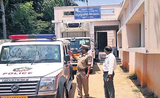 AP: Five Lakh Doses Of Covishield Vaccine Arrives At Gannavaram Airport on Tuesday - Sakshi Post