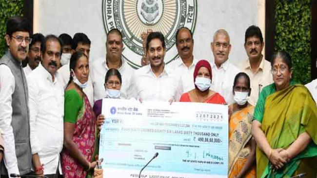 AP CM YS Jagan Mohan Reddy with beneficiaries - Sakshi Post