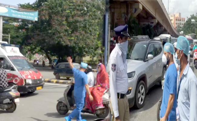 Hyderabad: Ambulance stopped to let VIP convoy pass, medics scold  traffic police - Sakshi Post