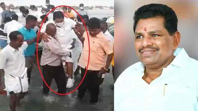 Viral Video :TN Fisheries Minister Carried To Shoreline By Fishermen As He Didn't Want To Wet His Shoes - Sakshi Post
