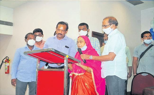 Asha Begum Khajawati Sworn In As New Chairperson of Andhra Pradesh Sheikh Corporation Asha Begum Khajawati Sworn In As New Chairperson of Andhra Pradesh Sheikh Corporation - Sakshi Post