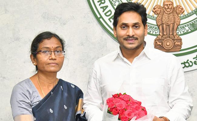 Badvel Constitunecy YSRCP candidate Dr Dasari Sudha with AM CM YS Jagan Mohan Reddy AP CM YS Jagan Focus on Badvel Bypolls, Holds Meeting With YSRCP leaders - Sakshi Post