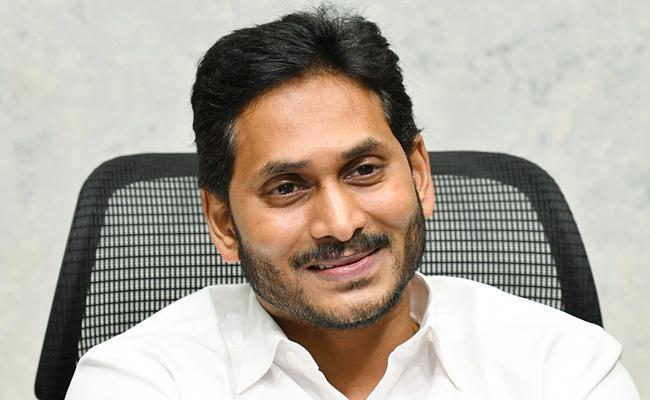AP Priests Thank CM YS Jagan For RS 50 Crore New Ordinance to TTD  - Sakshi Post