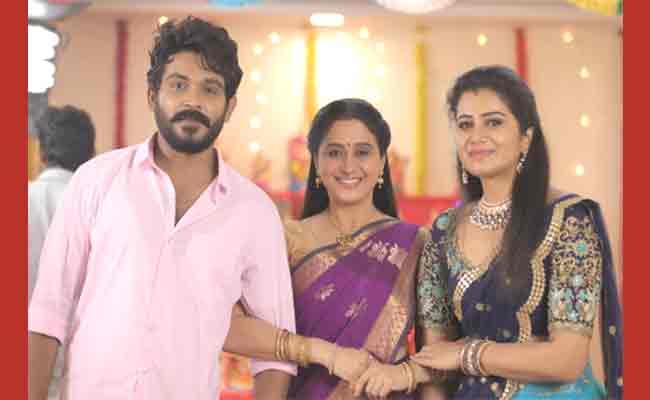 Pudhu Pudhu Arthangal Pudhu Pudhu Arthangal 200 Episodes - Sakshi Post