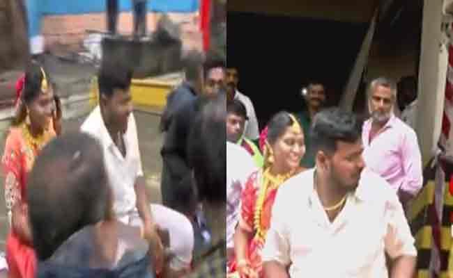 Heavy Rains Do Not Deter Chennai Couple, Tie The Knot And Take The 'Boat Baarat' Back Home - Sakshi Post