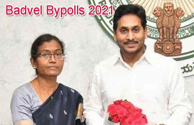 File Pic of AP CM YS Jagan With YSRCP Badvel Candidate Dr Dasari Sudha Badvel Bypolls 2021: YSRCP Chief, AP CM YS Jagan Mohan Reddy Congratulates Dr Dasari Sudha - Sakshi Post