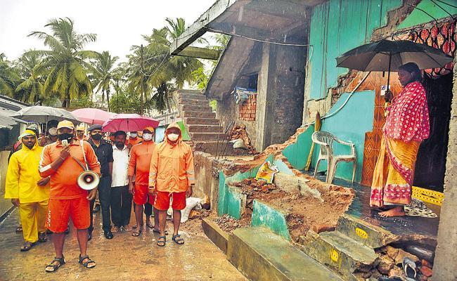 NDRF, police teams alert fishermen in Peddaganagallavanipeta in Srikakulam Cyclone Jawad Meaning Liberal or Merciful Spares AP From Major Damage - Sakshi Post