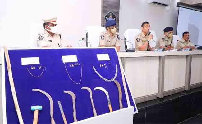 Guntur  police crack sensational gangrape and robbery case - Sakshi Post