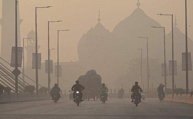 Polluted Air From India Causing Toxic Smog in Lahore, Finds Pakistan Study  - Sakshi Post