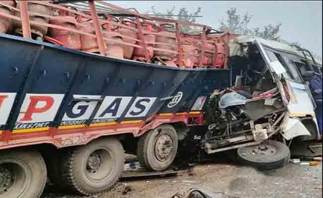 Image Source: DD News Death toll rises to 16 in collision between bus and truck in Jharkhand's Pakur - Sakshi Post