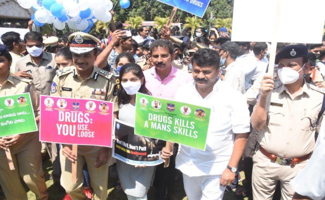 Image Credit: Telangana Minister Talasani Srinivas Yadav (R) holding anti-drugs placard during an awareness campaign in Hyderabad on Thursday. (Twitter: @hydcitypolice) - Sakshi Post