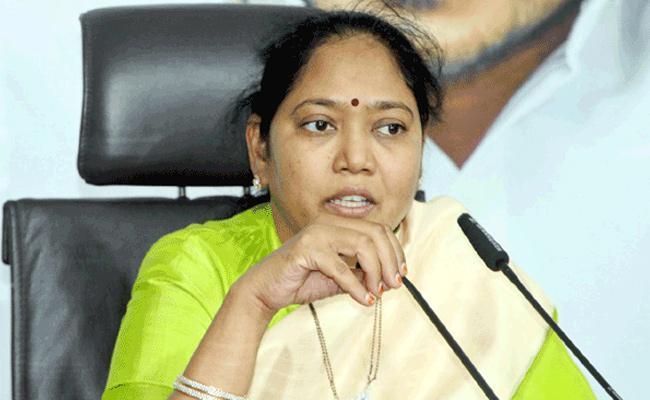 Mekathoti  Sucharitha Clarifies Over Resignation, Says Will Continue With YSRCP - Sakshi Post