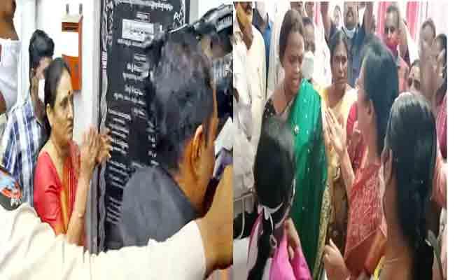 TDP Activists Attack AP Mahila Commission Chairperson Vasireddy Padma in Vijayawada - Sakshi Post