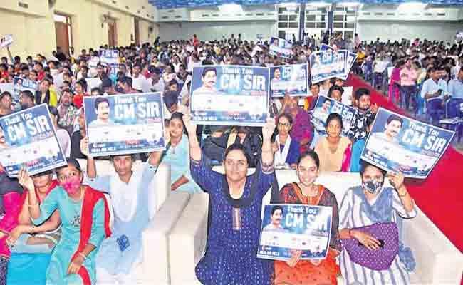 Young Job Aspirants in Vizag Say Thank You CM Sir - Sakshi Post