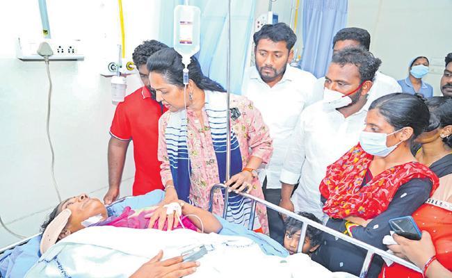 Tadikonda YSRCP MLA Dr Vundavalli Sridevi meeting the victim Tadikonda YSRCP MLA Dr Vundavalli Sridevi Fires TDP N Chandrababu Naidu and Yellow Media - Sakshi Post