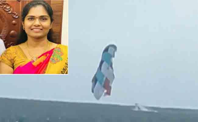 Bapatla Woman in Florida Dies in Paragliding Mishap - Sakshi Post