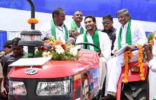 In Pics: AP CM Jagan Launches YSR Yantra Seva Scheme In Guntur - Sakshi Post