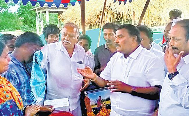 AP Minister Merugu Nagarjuna with Dinesh's family Guntur: YSRCP extends support of Rs. 10 lakh to village volunteer who died in road accident - Sakshi Post