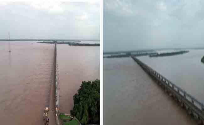 High Alert At Dowaleswaram, Polavaram Project As Godavari Flood Waters Swell - Sakshi Post