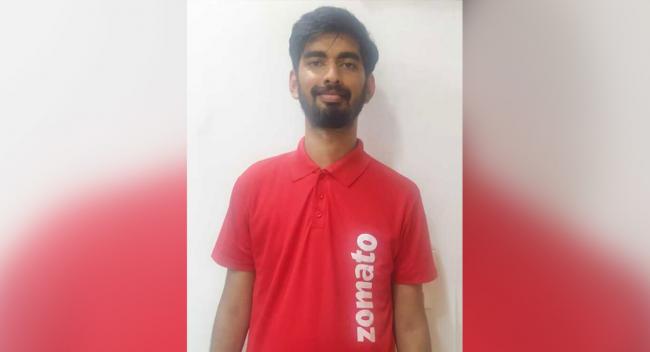 Twitterati Reacts To Zomato Boy Sharing His Resume In Delivery Boxes - Sakshi Post