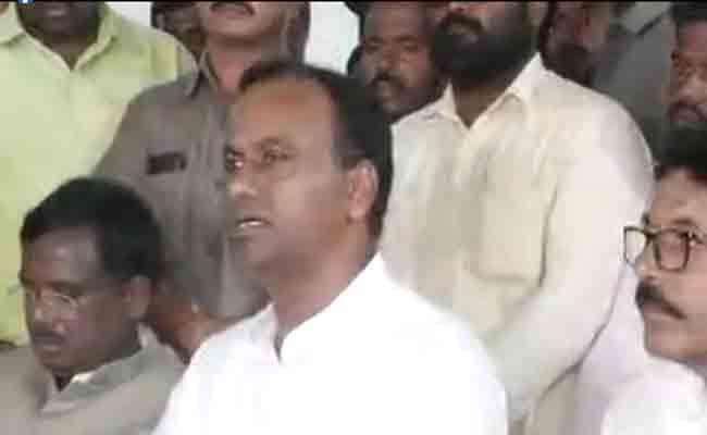 KCR Should First Apologise and Then Step Foot Into Munugode: Komatireddy - Sakshi Post