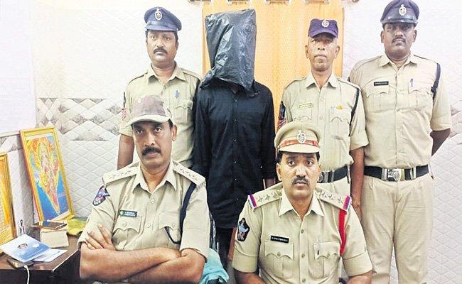 Hindupur Lodge  Murder Case: Warangal Medico Was Harrassed, Raped By Accused - Sakshi Post