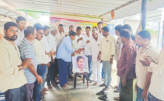 Munnuru Kapus Hail AP CM YS Jagan For Issuing BC-D Category Certificate Under GO No 49 - Sakshi Post