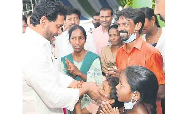 AP CM YS Jagan Extends Aid To  Kakinada Couple In Need Of Funds For Medical Expenses - Sakshi Post